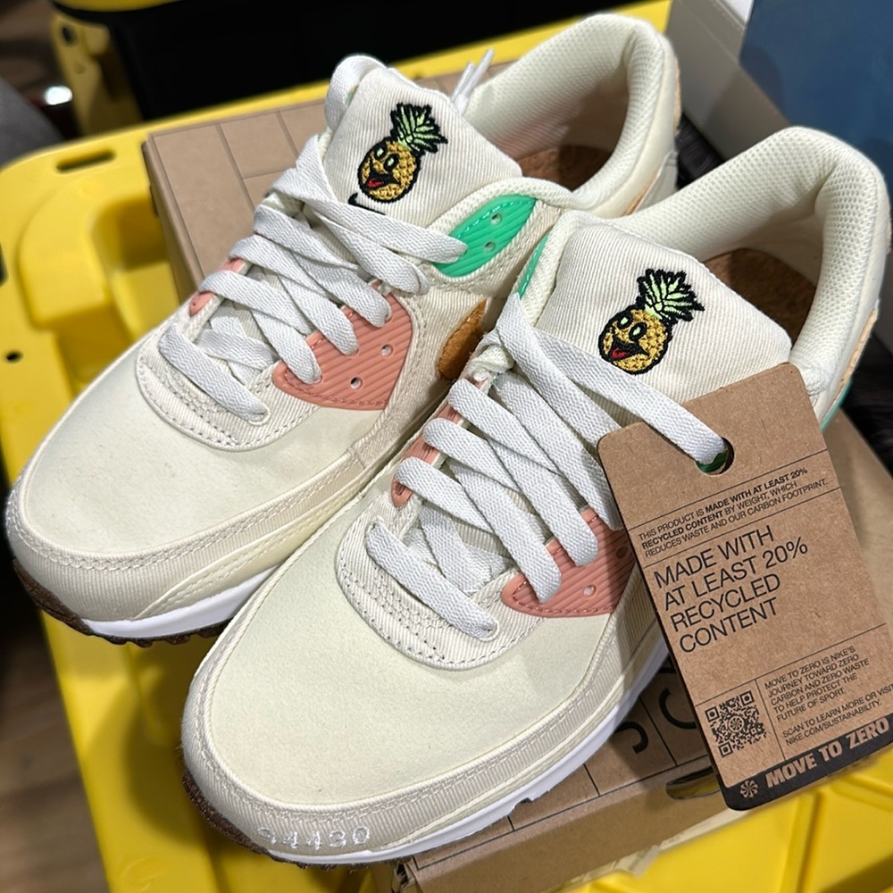 NWB - Coconut Women’s Air Max Size 8